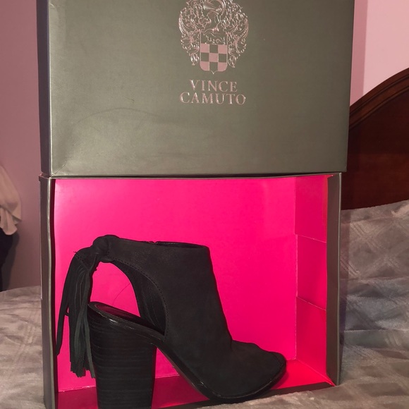 VINCE CAMUTO Kylenna Black Open Toe Ankle Booties - Picture 1 of 8